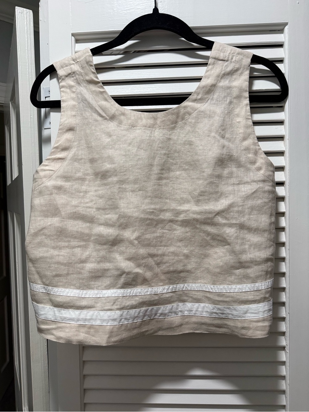 XiRENA Natural Beige Linen Crop Top with White Trim